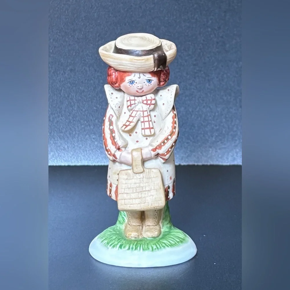 Vintage Christina Mae Risley Country Fair Shannon Figurine Cottage Farm Core